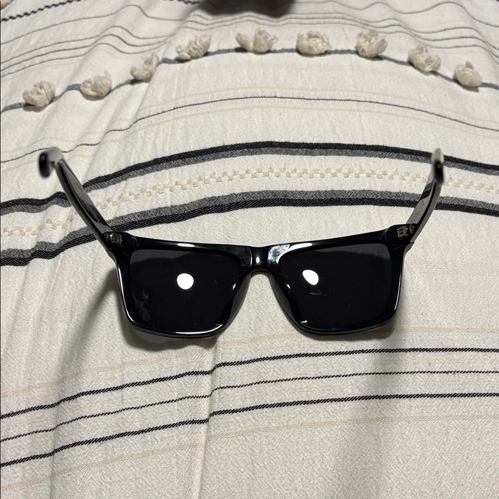 Blenders Black Sunglasses for Men - Picture 3 of 7